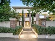 Boutique Living North facing Kooyong Apartment with...