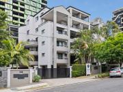 Boutique River Edge Living in the Heart of Kangaroo Point