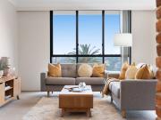 Boutique Top Floor Apartment with Wraparound Views &...