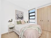 Brand New 1 Bed Apartment with secure parking and 10...