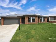 BRAND NEW 3 BEDROOM UNIT MODERN LIVING IN A PRIME LOCATION