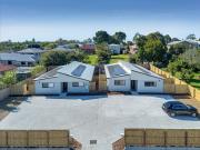 NEAR NEW DARRA STUDIOS WITH PARKING