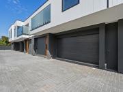 Brand New Executive Living Between the City and Beach Brand New Executive Living Between the City and Beach