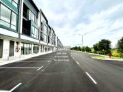 Brand new First Floor Intermediate Unit face mainroad