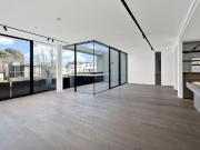Brand new luxurious residence in blue chip locale
