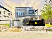 Brand New Modern Design 10 Marla Facing Park House For...