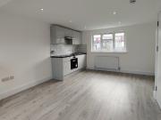 Brand New Studio In Refurbished House near Tube