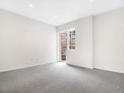 BRAND NEW & STUNNING MODERN TOWNHOUSE !