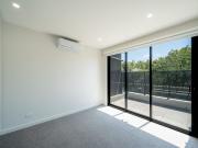 Brand new townhouse, with a rooftop terrace!