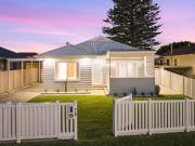 Breathtaking coastal haven approx. 600m to the beach