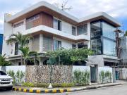 Breathtaking Modern House and Lot For Sale in Greenwoods...