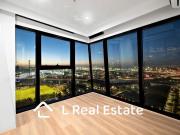 Breathtaking water views in the best location of Docklands!