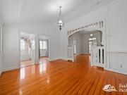 Breezy Queenslander! Sought after Coorparoo location!