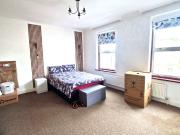 Bright 1/2 Bedroom Victorian Flat – Great Location