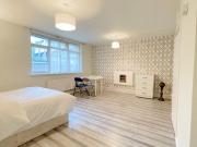 Bright 1 Bed Flat in Riverside Area ZONE 2 !
