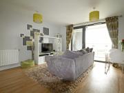 Bright 1 Bed Flat with Balcony