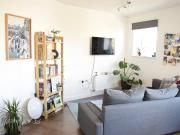 Bright 1 bed with stunning views and roof terrace