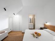 Bright 1 Bedroom Apartment with Private Terrace in Eixample