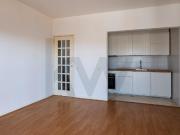 Bright 1 Bedroom Duplex 5 Minutes from Cascais Bay