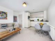 Bright 1 bedroom flat in great residential area!