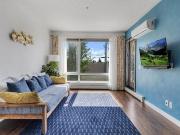 Bright 2 bed 2 bath Condo near downtown