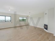 Bright 2 bedroom apartment with parking space – Valongo,...