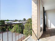 Bright 2 Bedroom Apartment with Stunning City Views in...