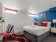 Bright 2 Bedroom Flat with Large Garden