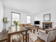 Bright 3 bed 2 bath flat with roof terrace
