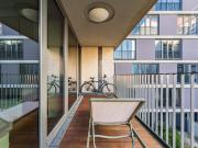 Bright 3 Room Apartment with Balcony, Garden Access &...