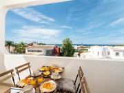 Bright adorável apartamento com varanda