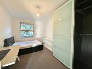 Bright, airy 3BR flat for 2 next to Canary Wharf