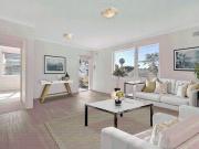 Bright & Airy Top Floor Apartment In Prime Bronte...