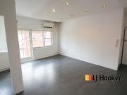 BRIGHT & AIRY TOP FLOOR ONE BEDROOM APARTMENT!
