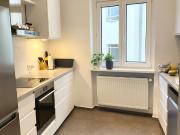 Bright Altbau Room in Prime Westberlin Location next to...