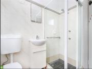 BRIGHT AND AIRY 3 BEDROOM HOME WITH SUNROOM!