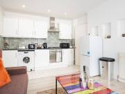 Bright and modern 1 bedroom apartment Has an Apartment