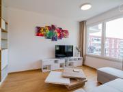Bright and spacious apartment in central location,...