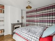 Bright and spacious apartment in the 10th...