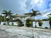 Bright and Spacious House and lot for Sale in Ridgewoods...
