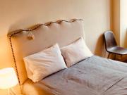 Bright and spacious room in an apartment in the city centre