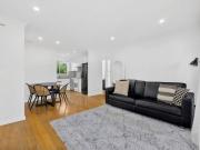 Bright and spacious top floor apartment minutes to...