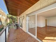 Bright and sunny 140 m² apartment for rent with a...