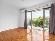 “BRIGHT AND SUNNY | SUPER SPACIOUS | BEACHSIDE LOCATION”