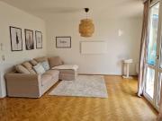 Bright apartment in a quiet, central and green...