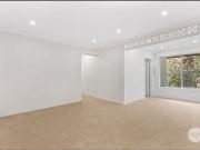 Bright Apartment in Convenient Location