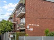 Bright Apartment, Inner City Pad!