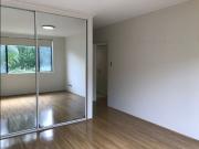 BRIGHT APARTMENT WITH AN OVERSIZED COURTYARD