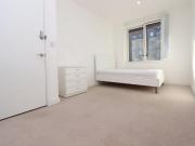 Bright bedroom in a shared flat close to the University...