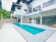 Bright Breezy and Beautiful Luxury Home with Garden and Pool